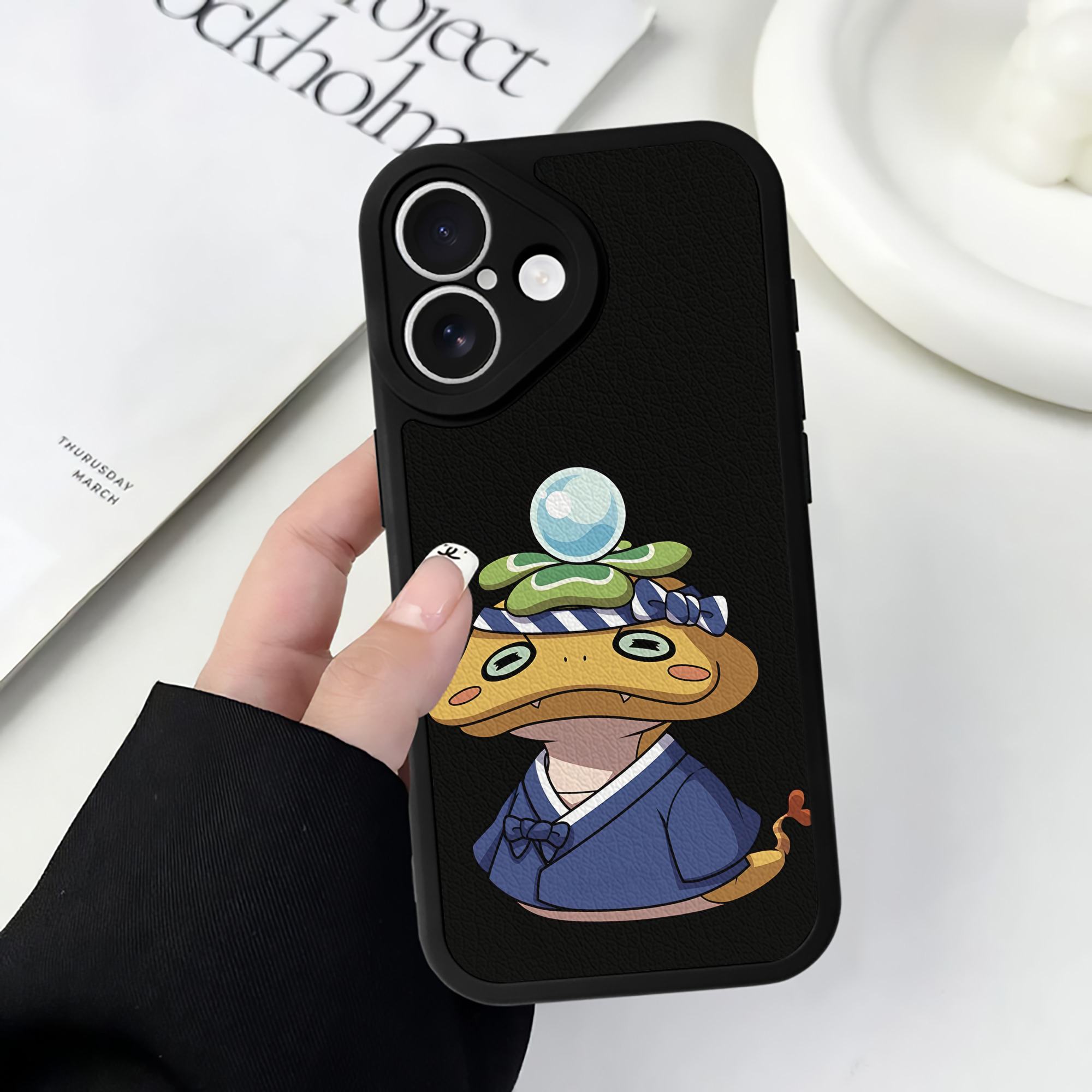 （画像用） 妖怪ウォッチ Yo-kai Watch 【iPhone 16シリーズ対応】シリコンスマホケース（レザー調） 材質：シリコン